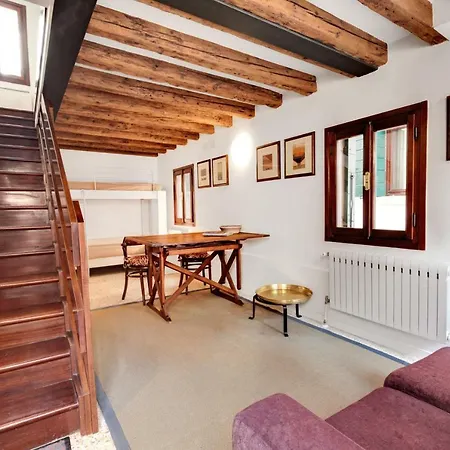 Apartment Three Bridges *